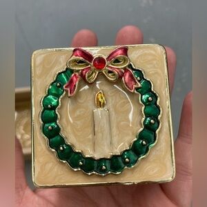 Vintage Bombay Candle Company 2 Pc Enameled Christmas Wreath Tealight Holders